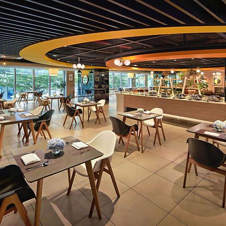 Novotel Living Saigon South Хошимин Экстерьер фото