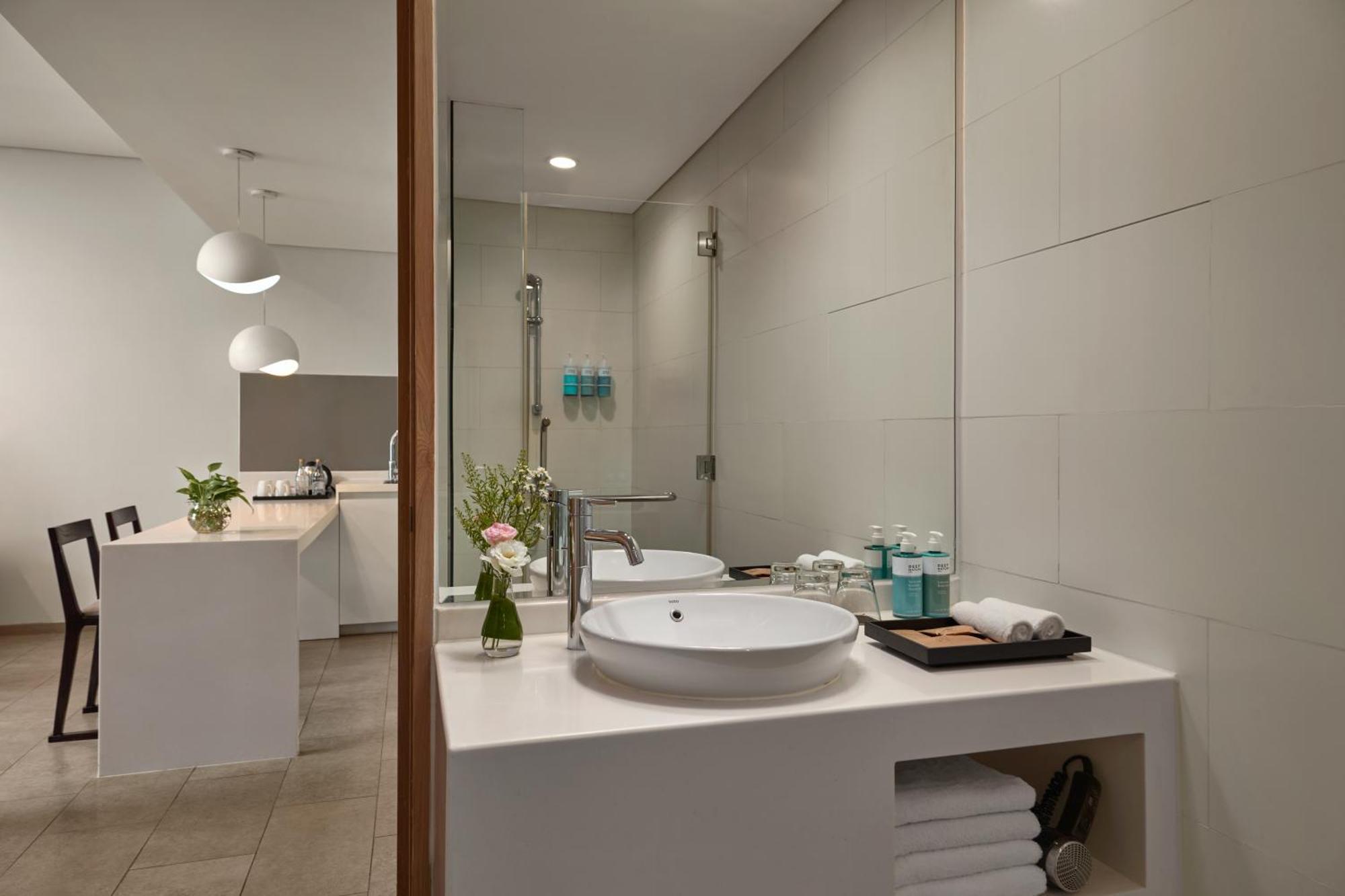 Novotel Living Saigon South Хошимин Экстерьер фото