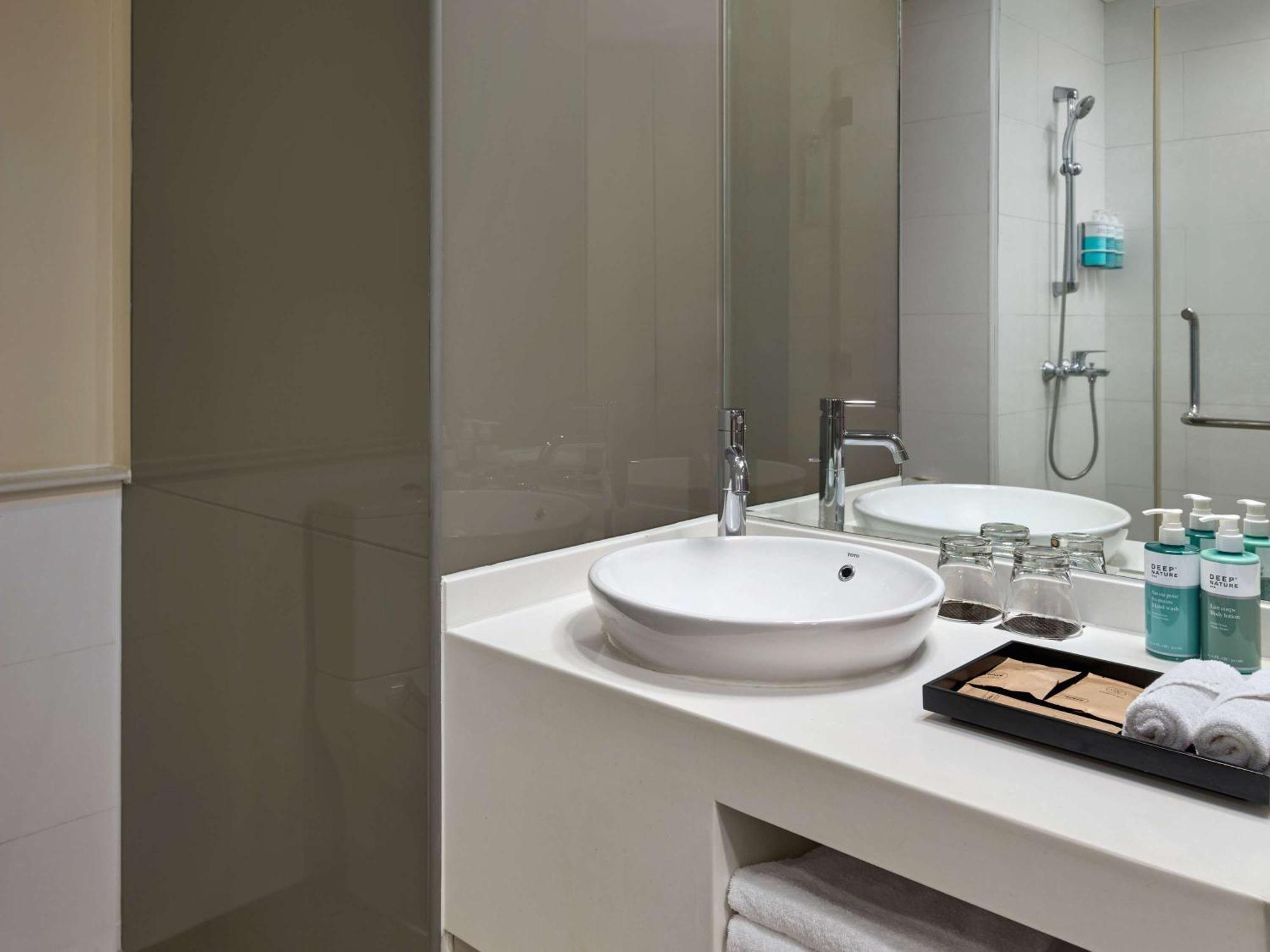 Novotel Living Saigon South Хошимин Экстерьер фото