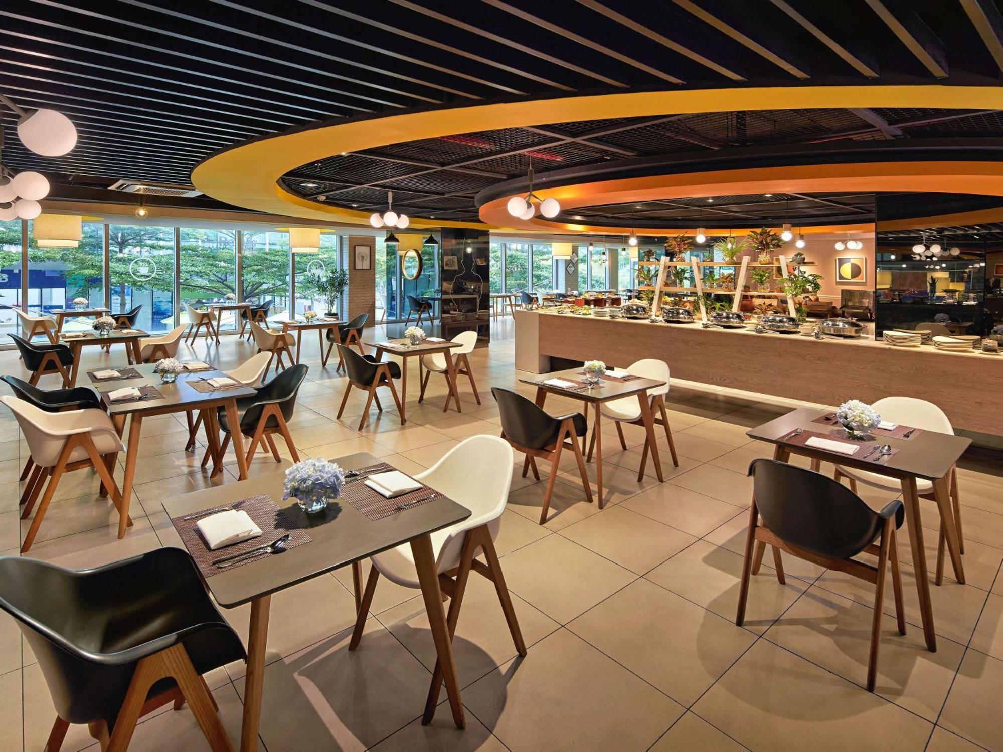 Novotel Living Saigon South Хошимин Экстерьер фото