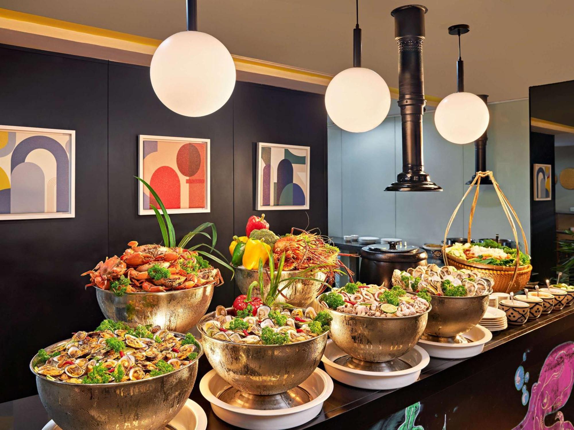 Novotel Living Saigon South Хошимин Экстерьер фото