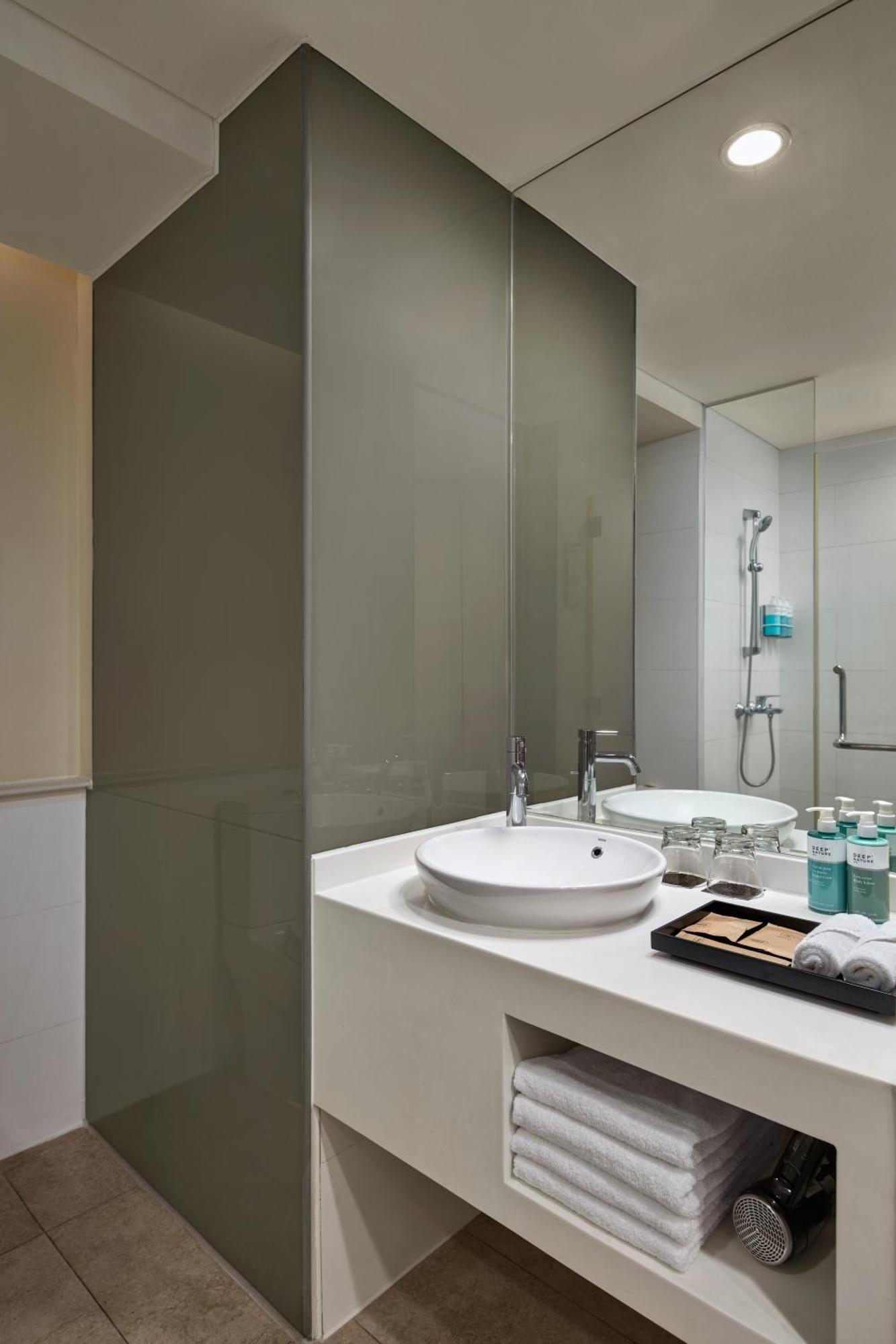 Novotel Living Saigon South Хошимин Экстерьер фото