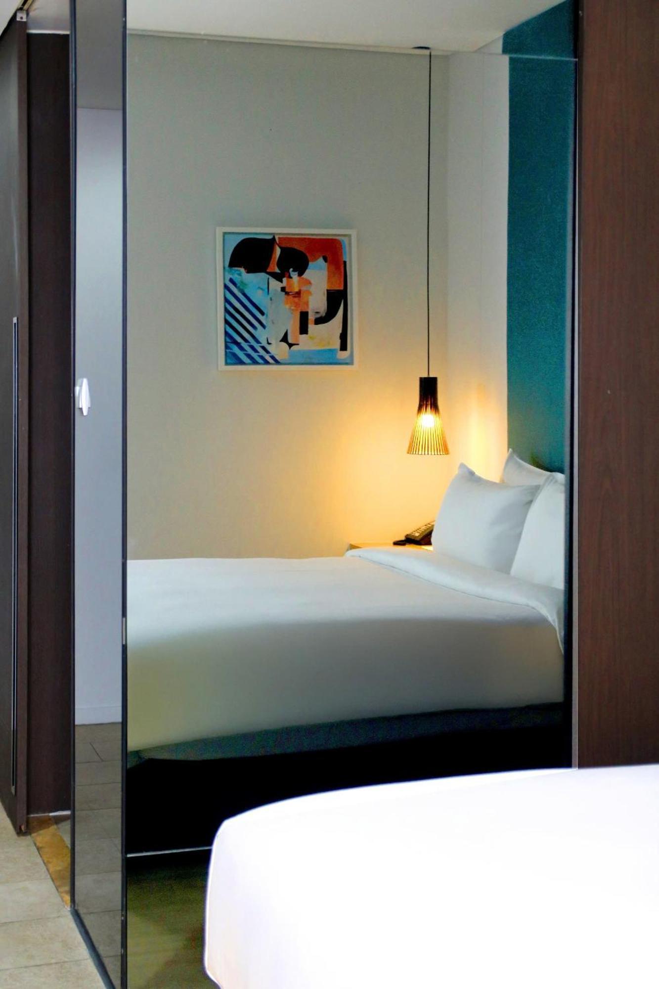 Novotel Living Saigon South Хошимин Экстерьер фото