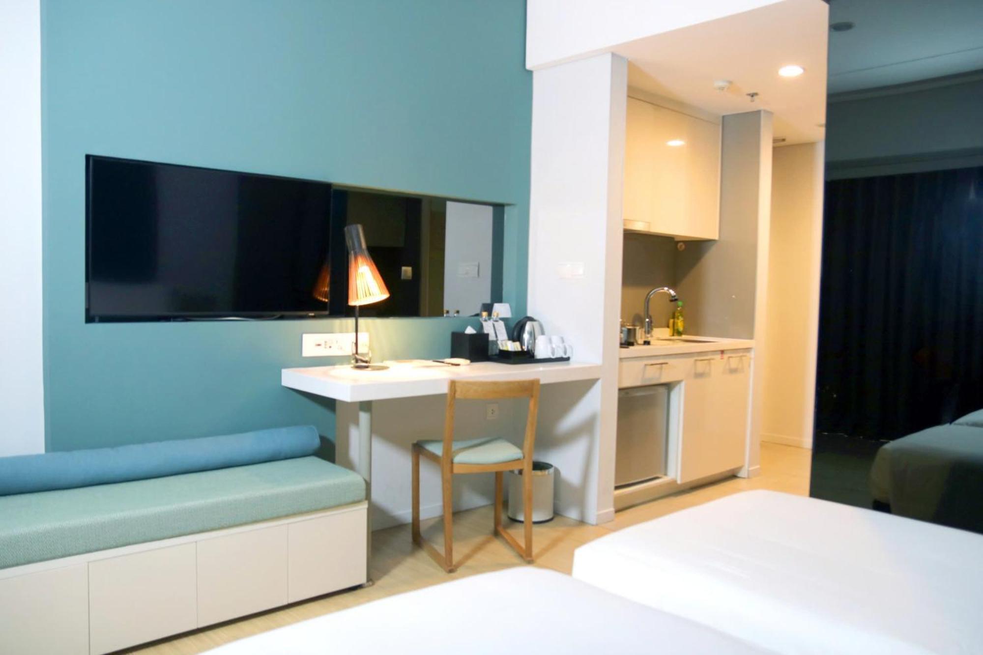 Novotel Living Saigon South Хошимин Экстерьер фото