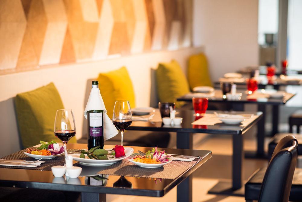Novotel Living Saigon South Хошимин Экстерьер фото