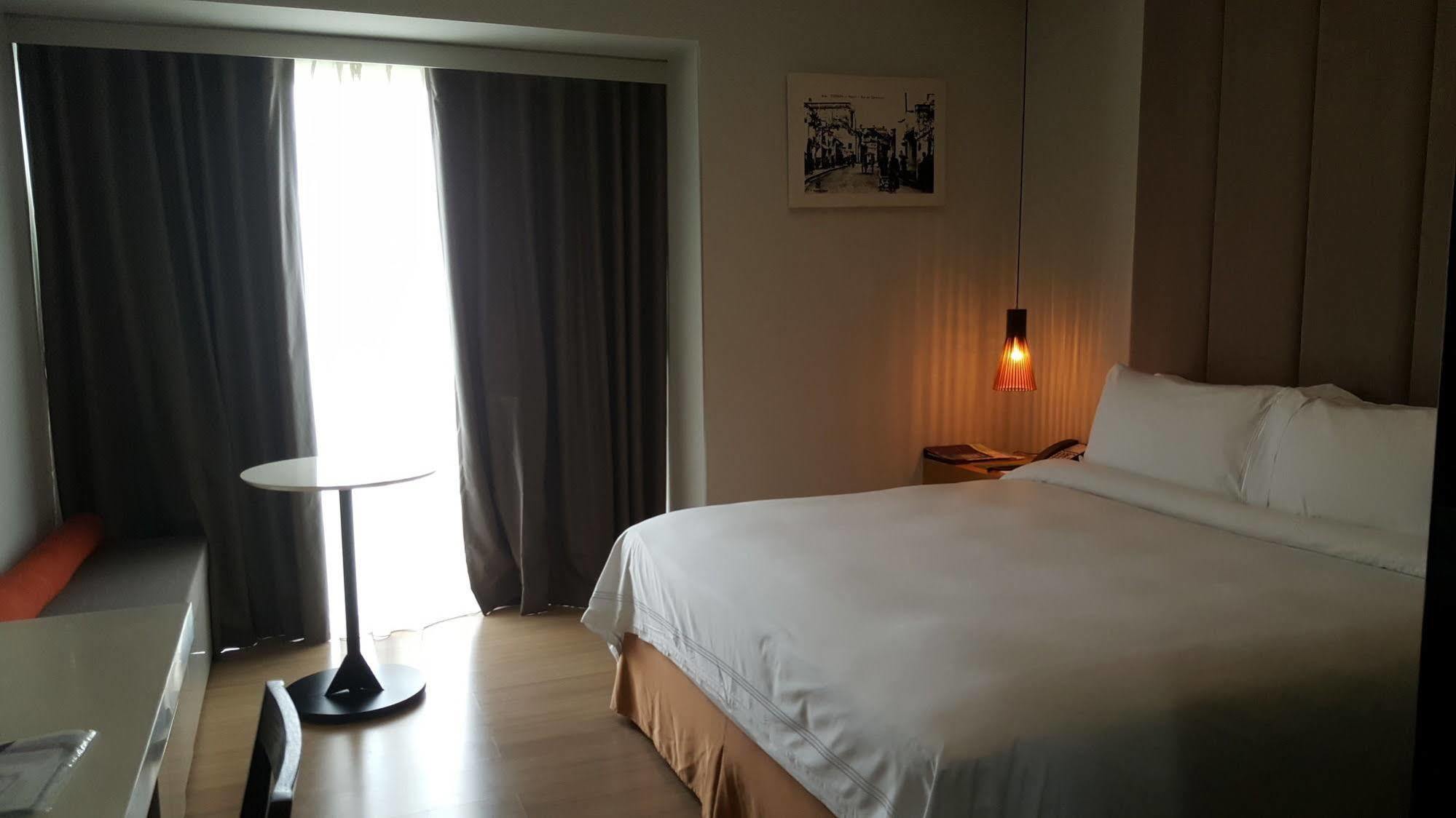 Novotel Living Saigon South Хошимин Экстерьер фото
