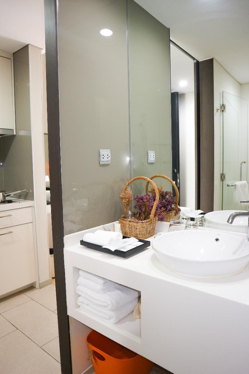 Novotel Living Saigon South Хошимин Экстерьер фото